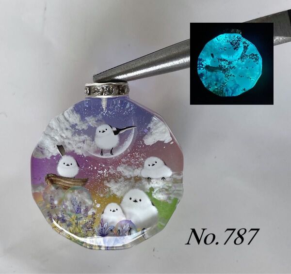 展示用/レジン/虹色の空とシマエナガ ラベンダー シャボン玉 蓄光 オルゴナイトネックレス