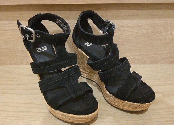 UGG サンダル ヒール レディース