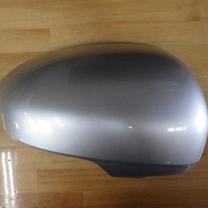新品未使用 プリウス ZVW30 右 ドアミラーカバー シルバーメタリック 1F7 純正品
