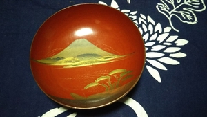  writing .. year. sake sake cup four sheets Mt Fuji * crane *.. design. lacqering 