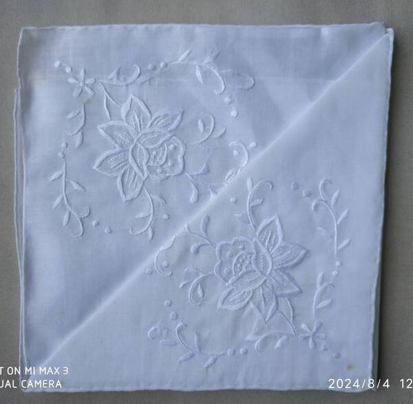 ハンド刺繍入りハンカチ2枚