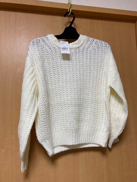 新品未使用☆earth music & ecology ふわふわニットプルオーバー フリーサイズ オフホワイトカラー☆