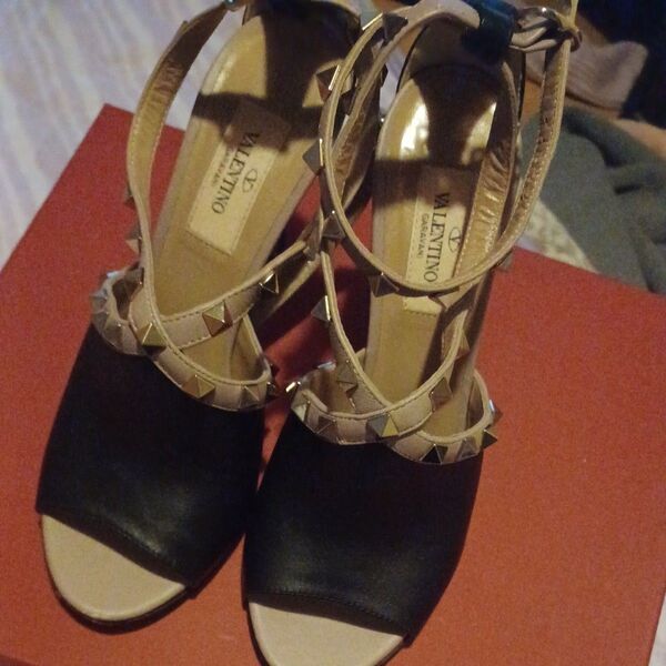 VALENTINO ロックスタッズ サンダル