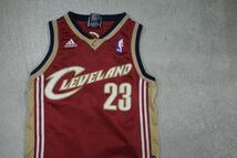 【古着GAME TOPS KID'S ADIDAS CLEVELAND ユニフォームタンクトップTシャツ赤S】チャンピオンクリーブランドレブロンジェームスJAMES23_画像1