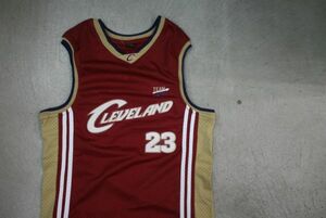 【古着GAME TOPS CLEVELAND NBA タンクトップTシャツ赤S】バスケットボールHIPHOPDANCEクリーブランドキャバリアーズ 7929