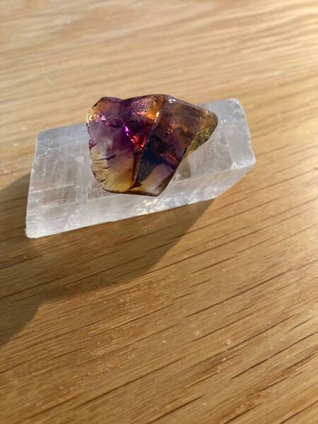 アンダラクリスタル イエローとパープルのミックスカラー 一点もの ※値下げ対応は行なっておりません