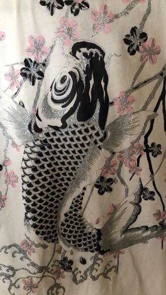 桜散らし昇り鯉 和柄刺繍 半袖Tシャツ 美品