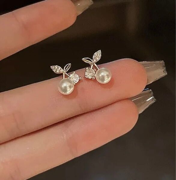 ピアス さくらんぼ ゴールド パール キラキラ 小ぶり お洒落 高みえプチプラ mod 上品 可愛い 即発送