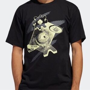 新品未使用タグ付adidas メンズL Tシャツ 完売品!カッコいいグラフィカルトレフォイルTシャツmax価格表示¥37,500!