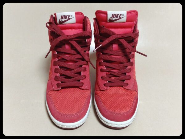 NIKEナイキDUNK SKY HI ESSENTIALダンク スカイ ハイ エッセンシャル 23.5㎝