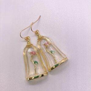 ピアス 美女と野獣風 ベルイメージ バラ 可愛い ゆらゆらピアス 大きめ