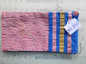 モン族のはぎれ　四角no.250 刺繍布はぎれ8x16cm 山岳民族　ラオス　タイ　インドシナ 手芸材料 コレクション