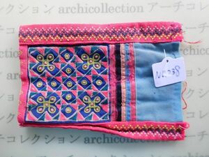 モン族のはぎれ　四角no.238 刺繍布はぎ11x14cm 山岳民族　ラオス　タイ　インドシナ 手芸材料 コレクション