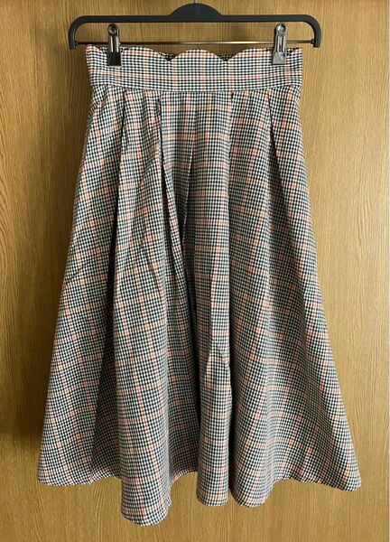 クラシカルなデザインのスカート Mサイズ