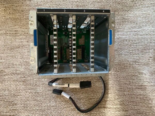 HP HDD CAGE 4LFF 4U GEN8 674790-001 ケーブル1本付属