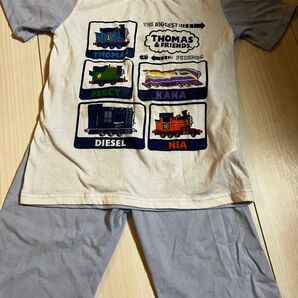 トーマスパジャマ 光ります