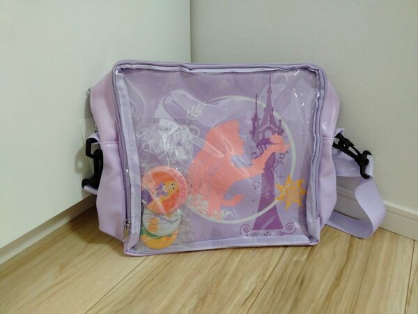 ディズニープリンセス プレミアム缶バッジ付き ショルダーバッグ