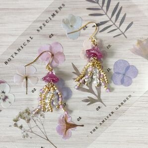紫のくらげピアス ハンドメイド アクセサリー ビーズ レジン ゆらゆら