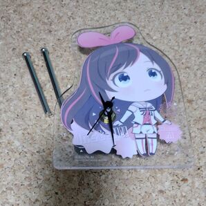 キズナアイ アクリルクロック インストール中
