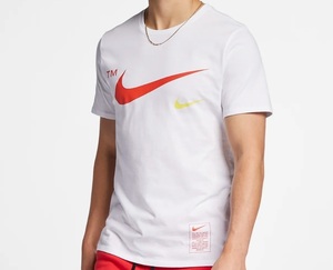 新品タグ付き Mサイズ 白 店舗完売 ワンオク Taka着用モデル ナイキ オーバー ブランディング Tシャツ NIKE NSW TEE S/S アトモス