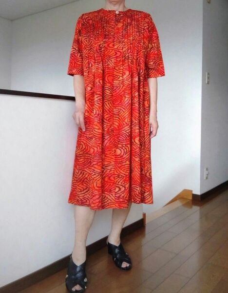 【期間限定sale】着物リメイク ピンタックワンピース 旅行に 未使用反物 ローケツ染