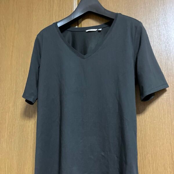 ユニクロ Vネック カットソー 黒 L