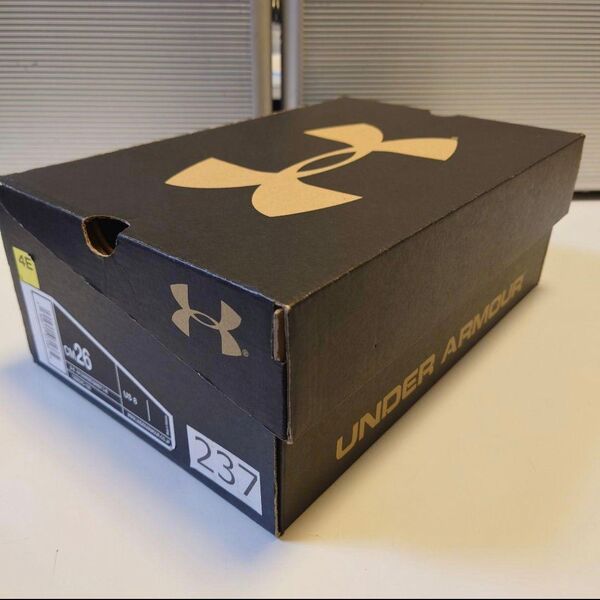 空箱(9)UNDERARMOUR UA CHARGED BANDIT 3 4Eアンダー アーマーUAチャージドバンディト 3 4E