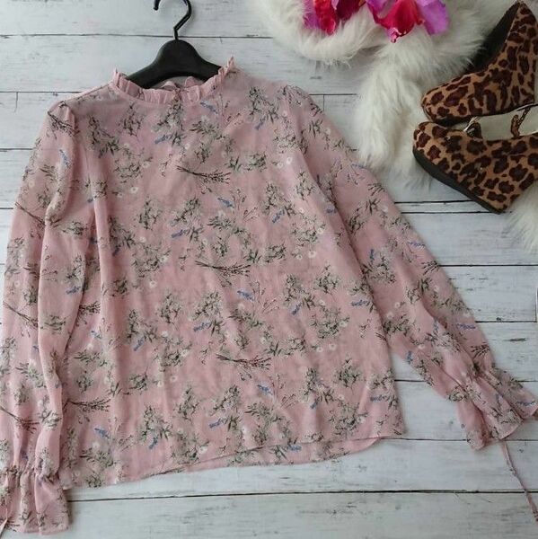 美品!BRONZE☆フリルモックネック☆リボンつき☆花柄シフォンシャツカットソー
