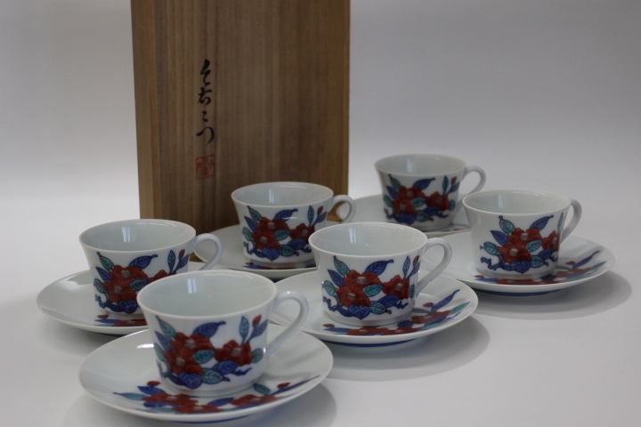 人間国宝 十三代 今右衛門 デミタス カップ&ソーサー  錦苺絵珈琲碗 2客 C 十三代今泉今右衛門 錦柘榴絵珈琲碗2客 カップ＆ソーサー 共箱