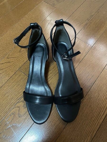 ローヒール サンダル ブラック Mサイズ