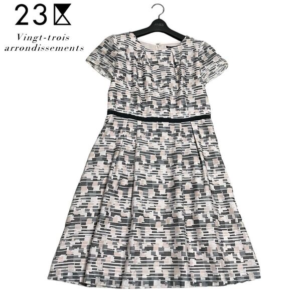 美品 23区 マルチカラー 総柄 タックデザイン ワンピース 40 Aライン 美シルエット 上品 オンワード樫山