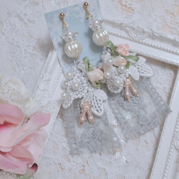 ハンドメイド アイスグレー フレンチガーリー ロココ調 お花 レース 王冠 クラウン トゥシューズ ピアス イヤリング