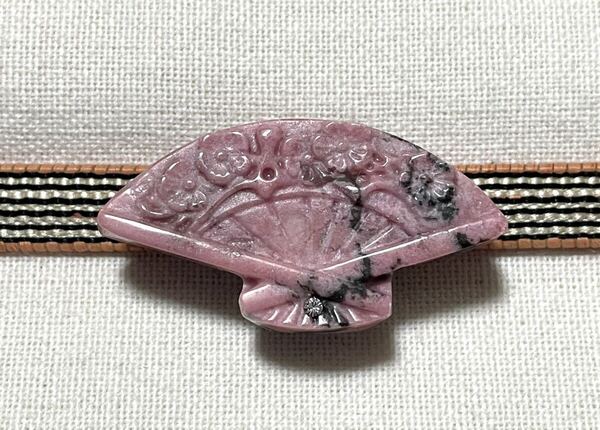 NO.230 帯留め 扇子 扇 天然石 ロードナイト リメイク品(帯留 帯飾り 和装小物)ハンドメイド品