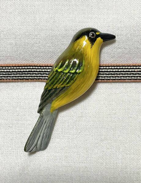 NO.536 帯留め 木製 鳥 メグロ リメイク品(帯留 帯飾り 和装小物)ハンドメイド品