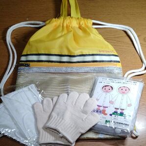 ●30日まで出品●幼児用 避難リュック カッパ 軍手 マスク