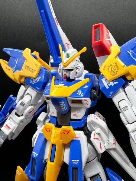 ガンプラ完成品 V2アサルトバスターガンダム (1/144スケール HGUC 機動戦士Vガンダム)