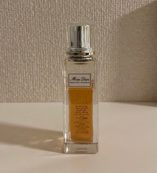 Miss Dior アブソリュートリー ブルーミング ローラーパール