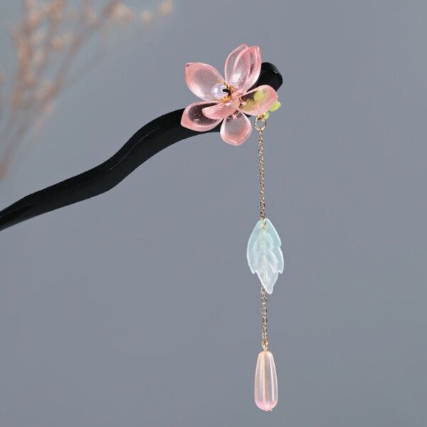【すぐ出荷可能】かんざし 簪 木製 蓮の花 フリンジ 高級感 中国風 古代風 成人式 浴衣 着物 可愛 髪飾り