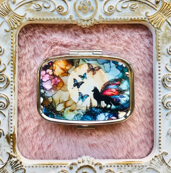 21 ハンドメイド レジン ピルケース 小物入れ 狼 蝶 ステンドグラス アート