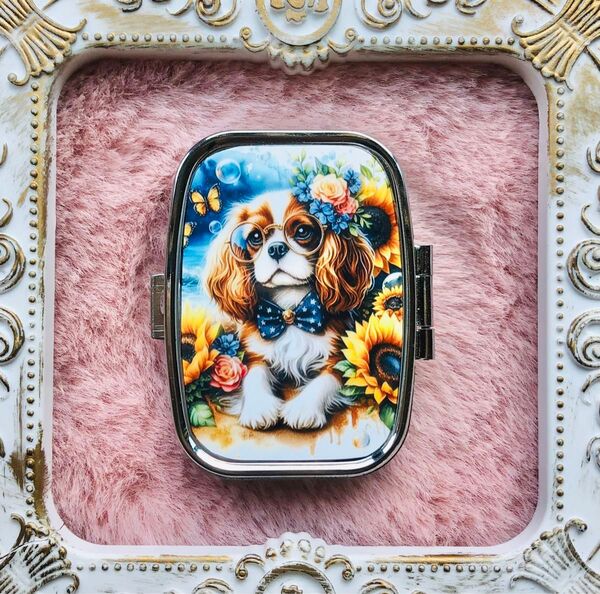 33 ハンドメイド レジン ピルケース 小物入れ キャバリア 向日葵