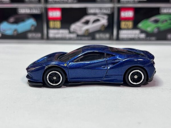 絶版トミカ フェラーリF8トリブート