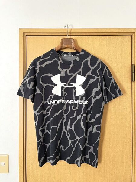 ☆UNDERARMOURアンダーアーマー☆半袖ロゴプリントTシャツ/ブラックカモフラ柄 MD