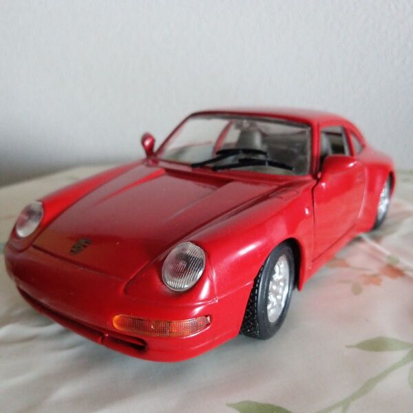 ミニカー ポルシェ911 カレラ 1/24 レッド