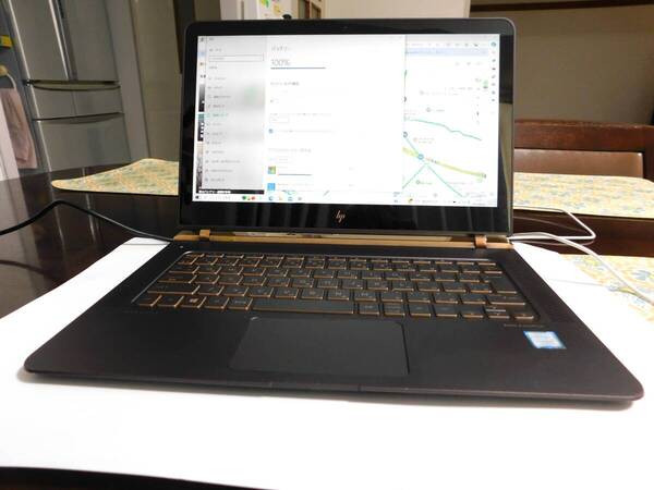 HP Spectre 13-v108TU 1.1kg バッテリーは1年保証書付 画面にキズなし 裏蓋に難あるも動作には問題なし
