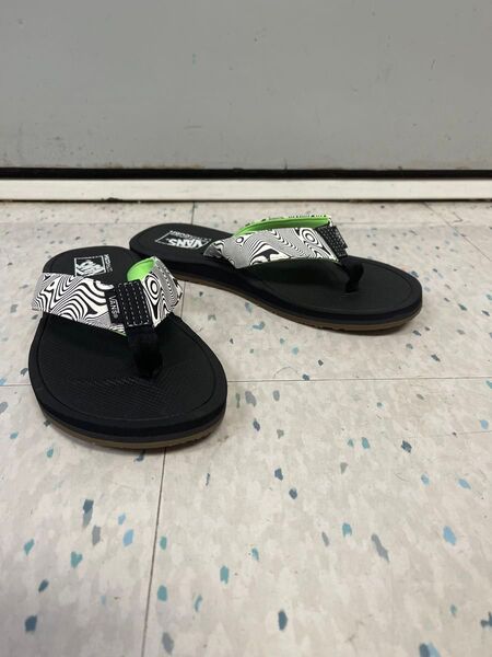 VANS サンダルNEXPA TRAIN/BLACK/BLACK新品、送料込み! ビーチサンダル サンダル 海水浴