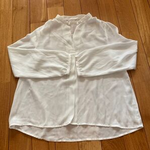 パターンフィオナ ビジュー付き長袖ブラウス