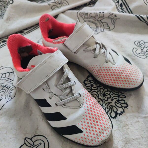 サッカートレーニングシューズ PREDATOR21cm adidas