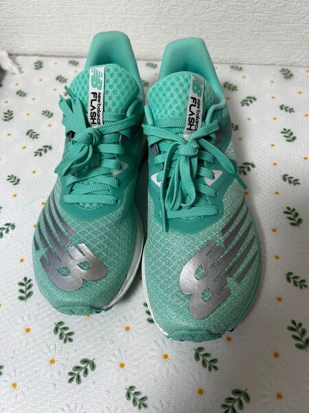 ニューバランススニーカー FRASH WFLSHTS6 24cm