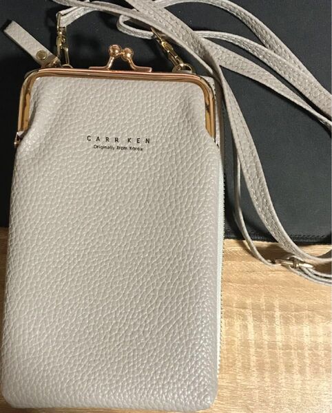 スマホポーチ お財布ポシェット 長さ調節可能 斜め掛け シンプル 軽量 ショルダーバッグ 縦型