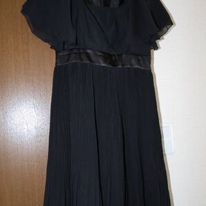 ブラック シフォン プリーツワンピース